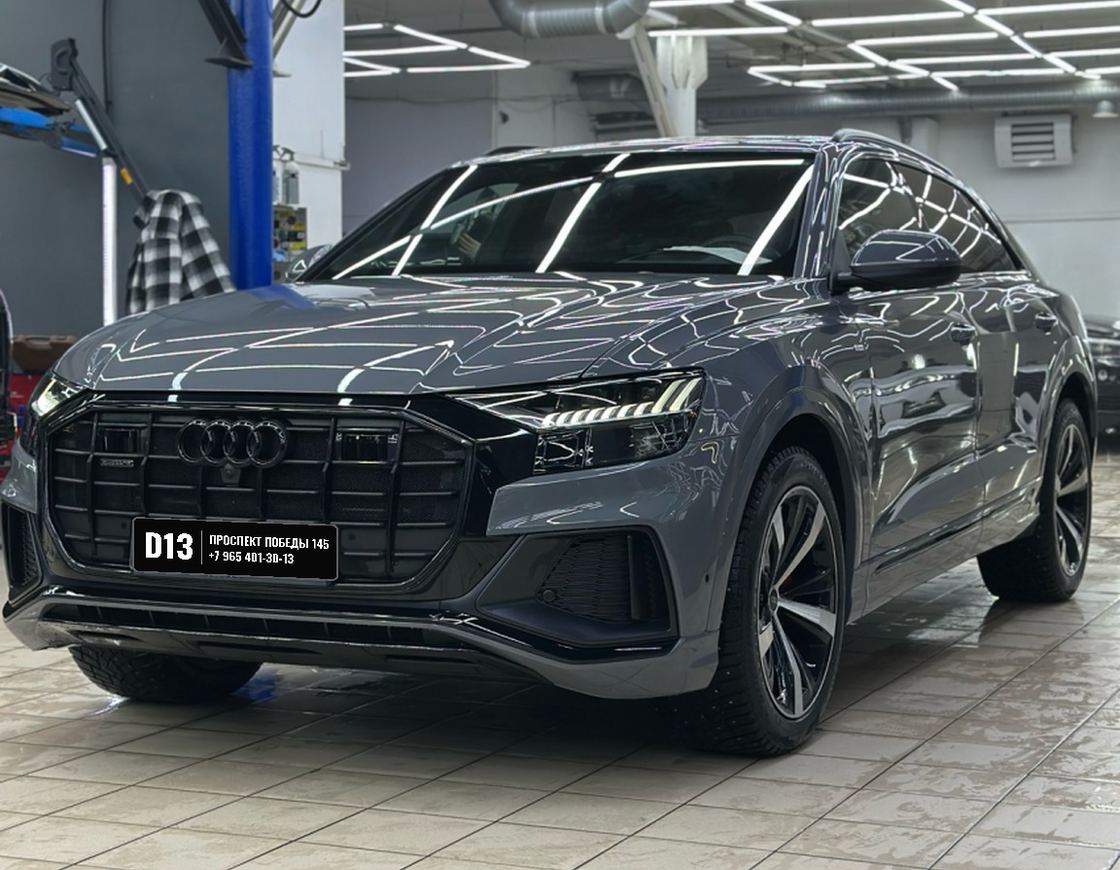 Audi Q8 в боксе: исходная фотография